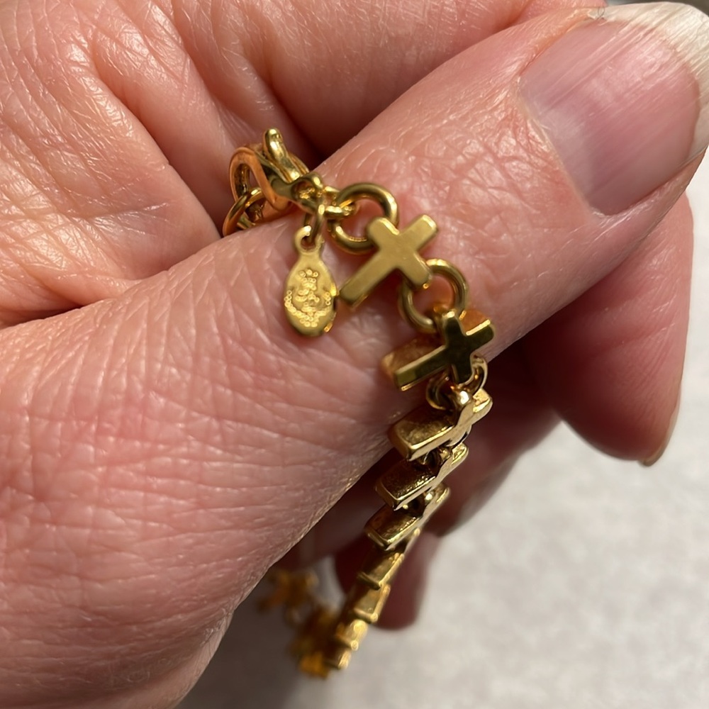 Beautiful Premier Designs Gold Tone Linked Crosses Religion Bracelet - Picture 5 of 5